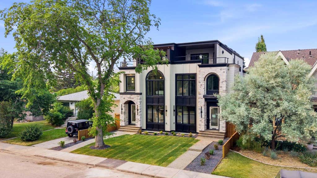 Photo of 2718 3 Avenue NW, Calgary, AB T2N 0L7 (MLS # A2331676)