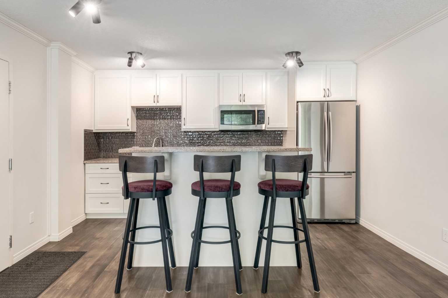 126 24 Avenue SW 102