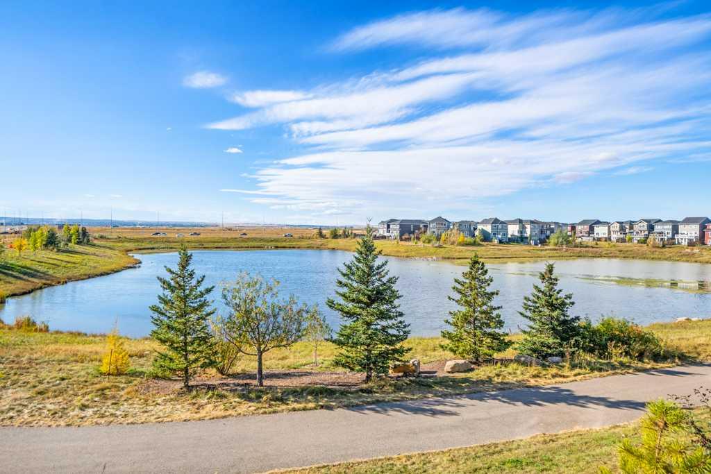 508 Redstone View NE