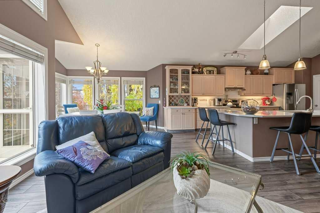 214 Douglas Glen Gardens SE