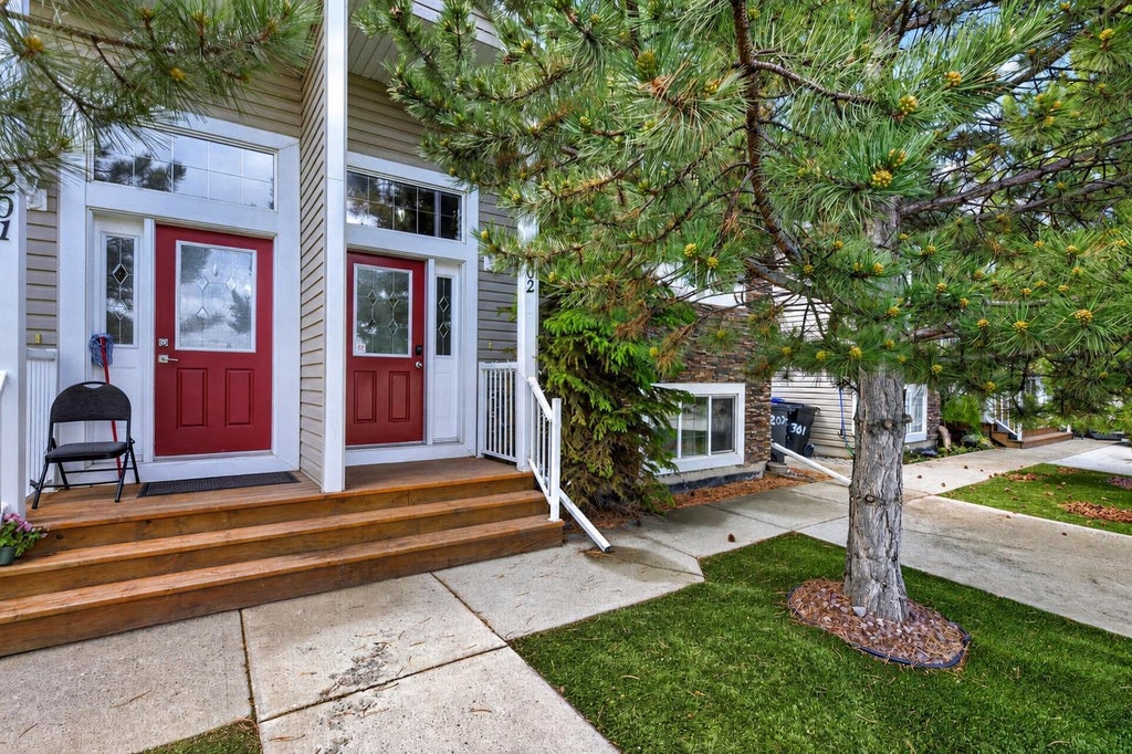 Photo of 4833 52 Street #202, Olds, AB T4H 1G2 (MLS # A2319925)