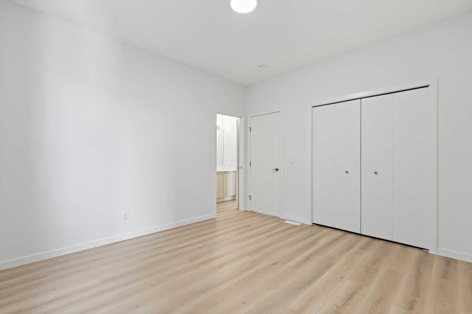 421 Corner Glen Way NE