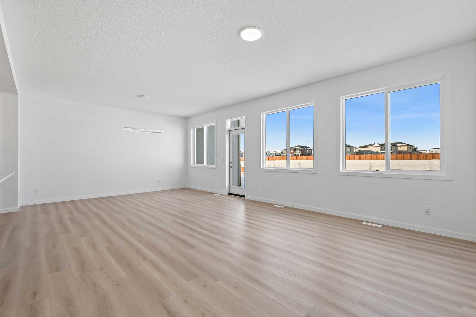 421 Corner Glen Way NE