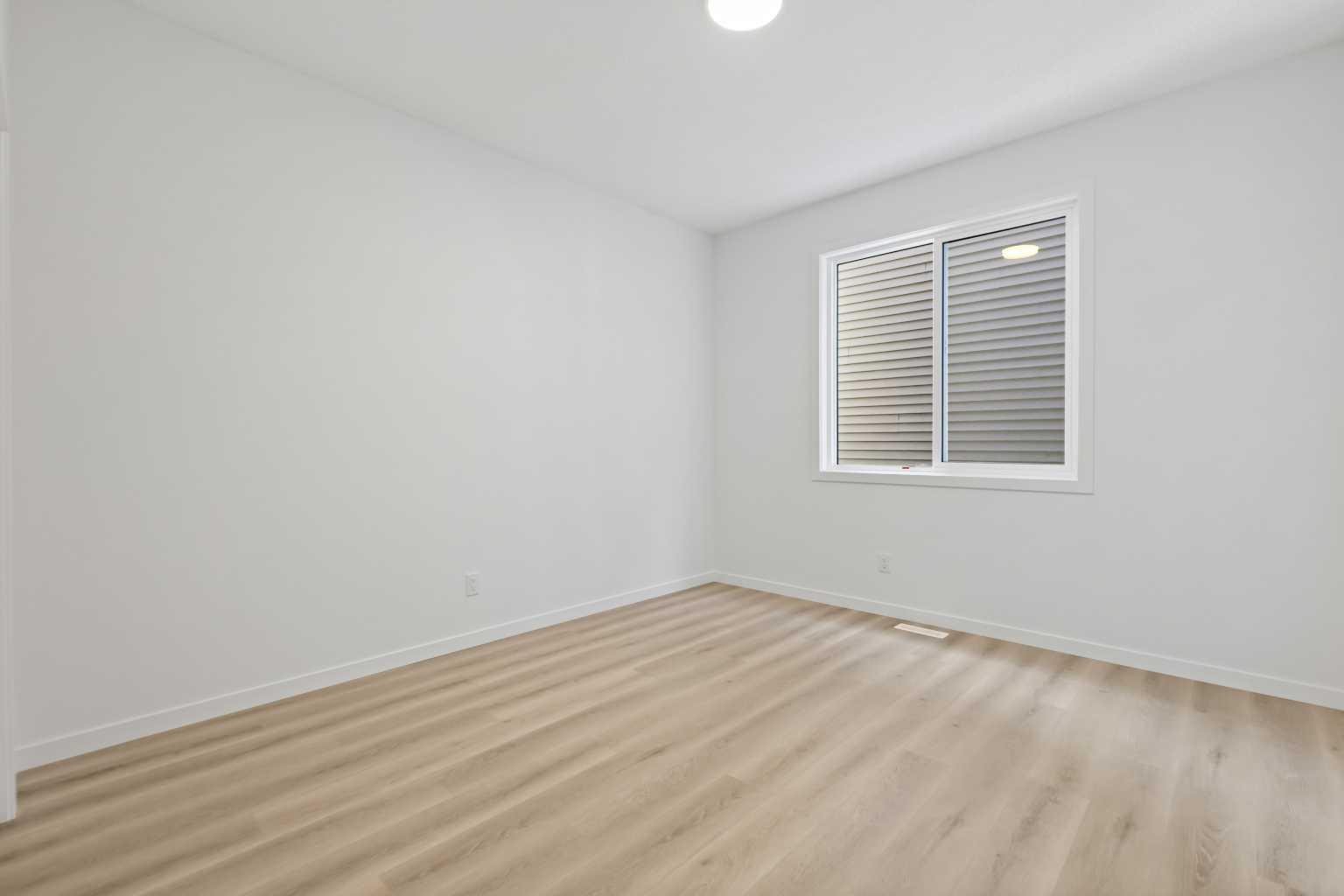 421 Corner Glen Way NE