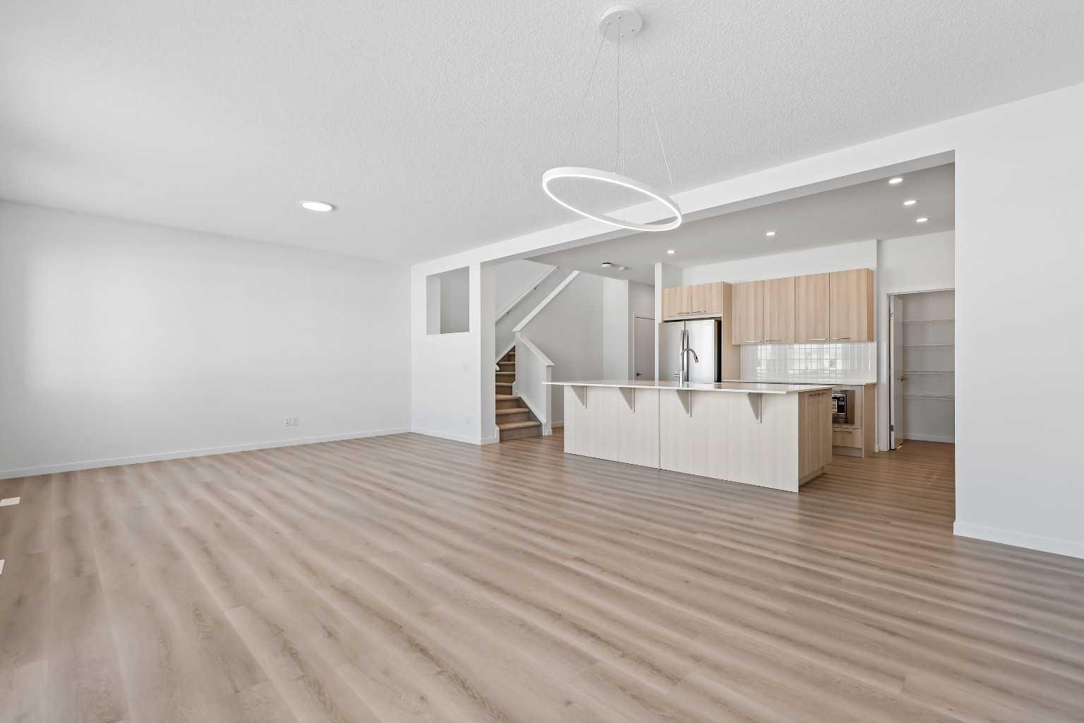 421 Corner Glen Way NE