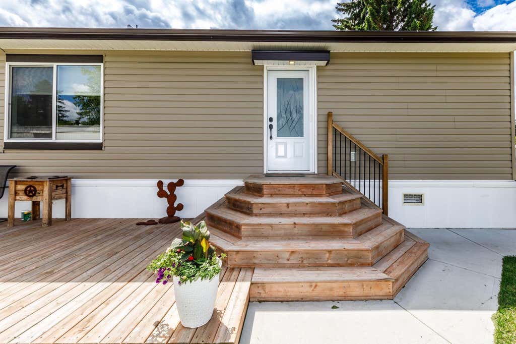 Photo of 4705 45 Avenue, Alix, AB T0C 0B0 (MLS # A2339102)