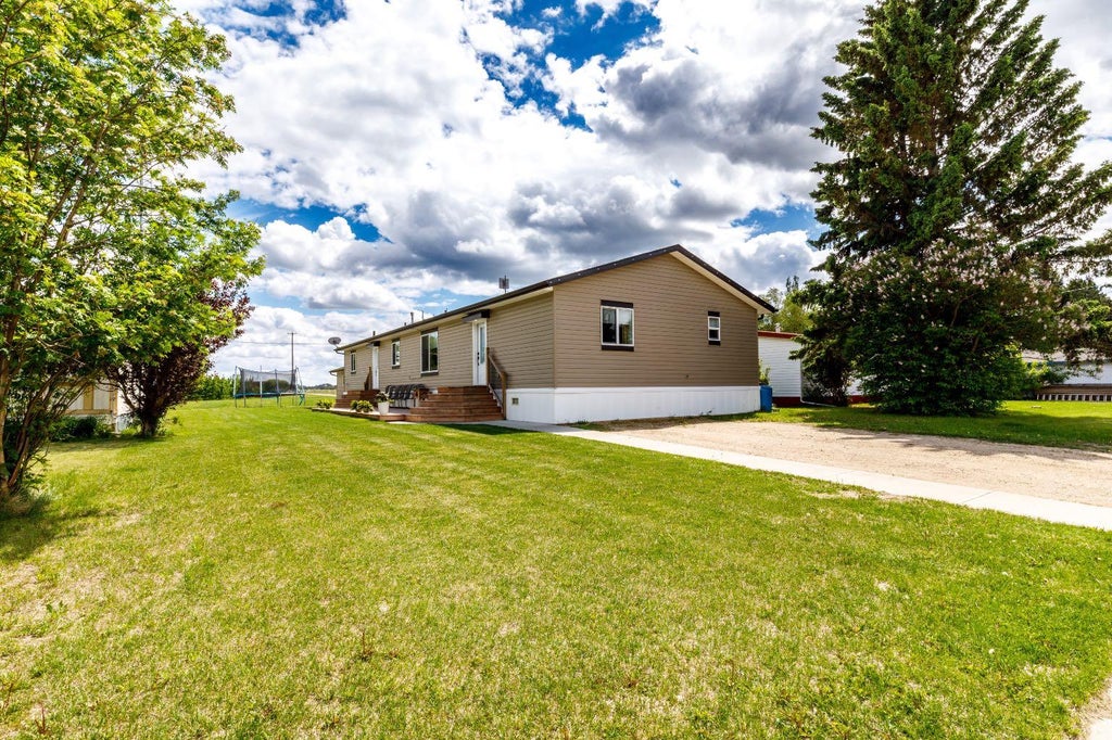Photo of 4705 45 Avenue, Alix, AB T0C 0B0 (MLS # A2339102)
