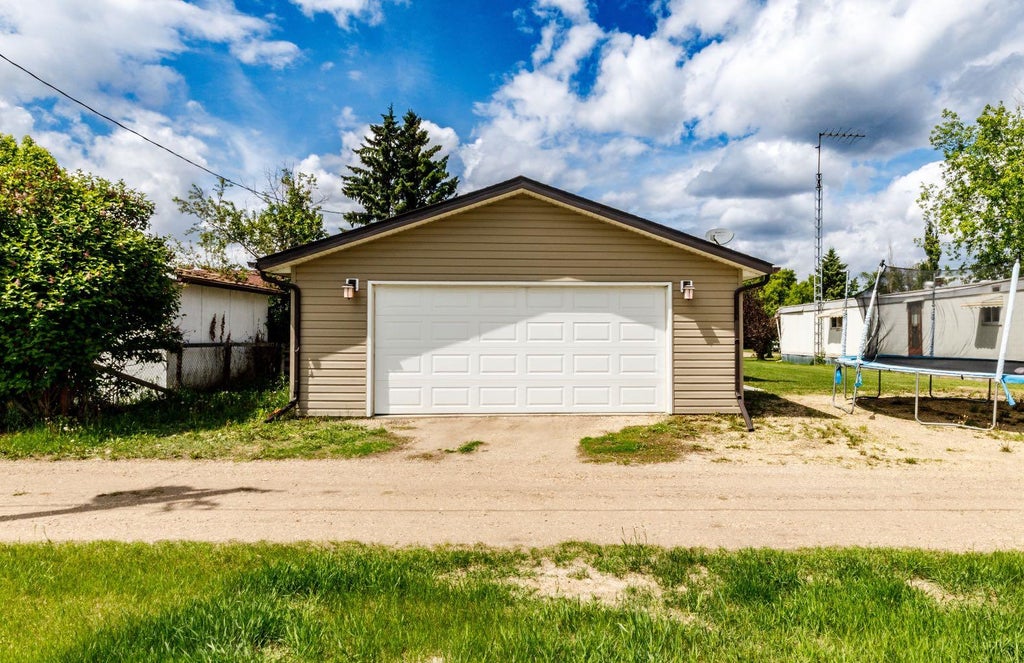 Photo of 4705 45 Avenue, Alix, AB T0C 0B0 (MLS # A2339102)