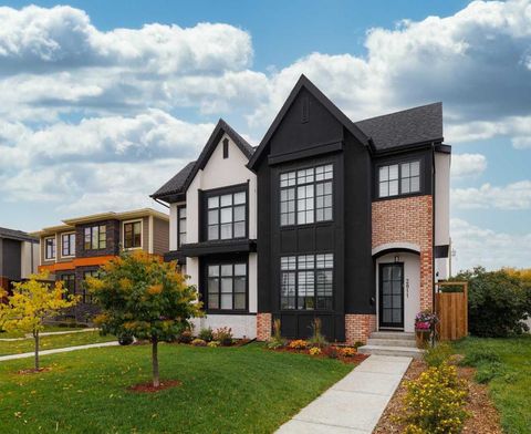 2811 25A Street SW Calgary AB T3E 1Z5