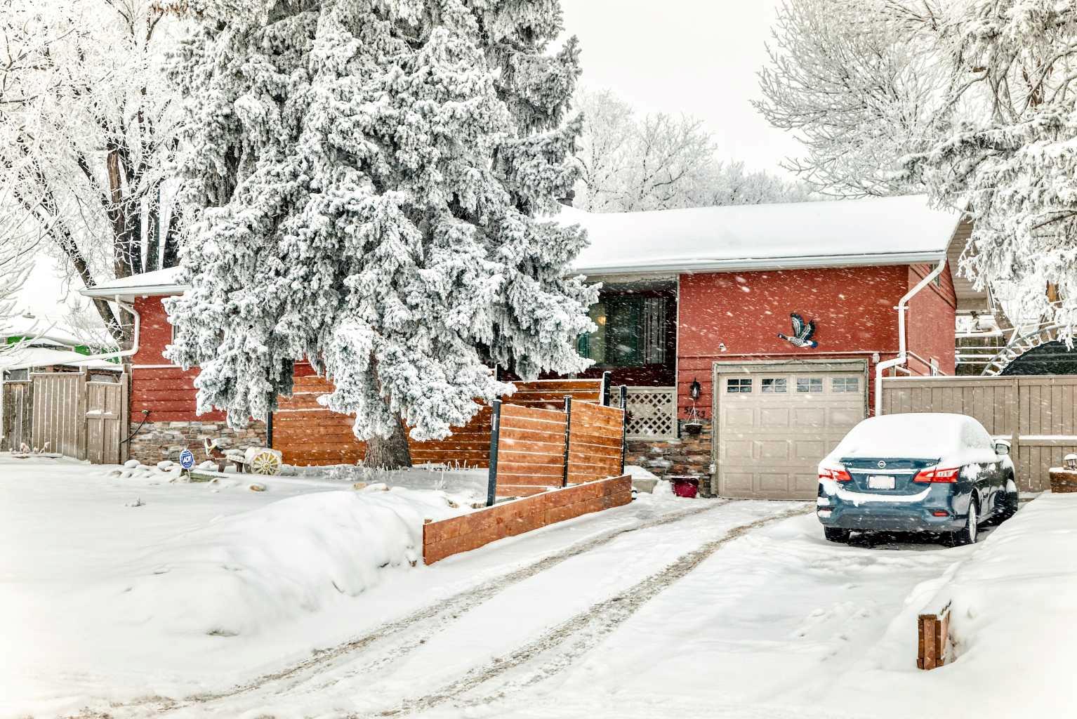 5923 Thorncliffe Drive NW