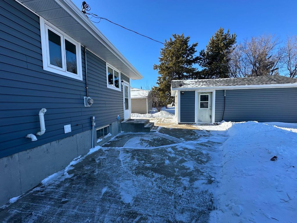 Photo of 12 Railway Avenue NE, Round Hill, AB T0B 3Z0 (MLS # A2288248)