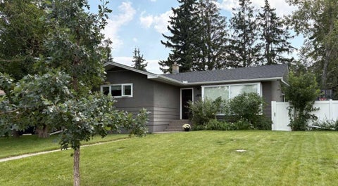 Photo of 5327 17 Avenue SW, Calgary, AB T3E 0E8 (MLS # A2338099)