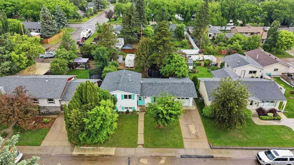 Photo of 5632 48 Avenue, Lacombe, AB T4L 1M7 (MLS # A2322204)