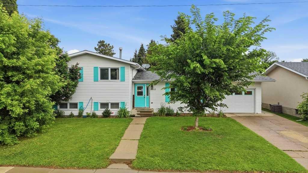 Photo of 5632 48 Avenue, Lacombe, AB T4L 1M7 (MLS # A2322204)