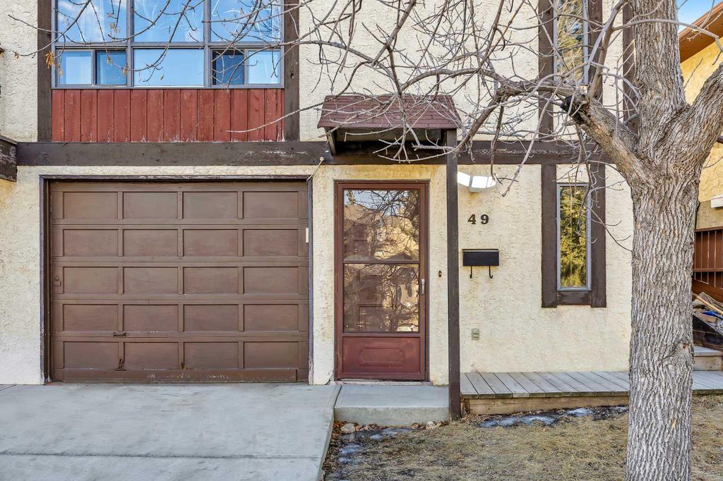 Photo of 49 Beacham Way NW, Calgary, AB T3K 1R7 (MLS # A2283200)