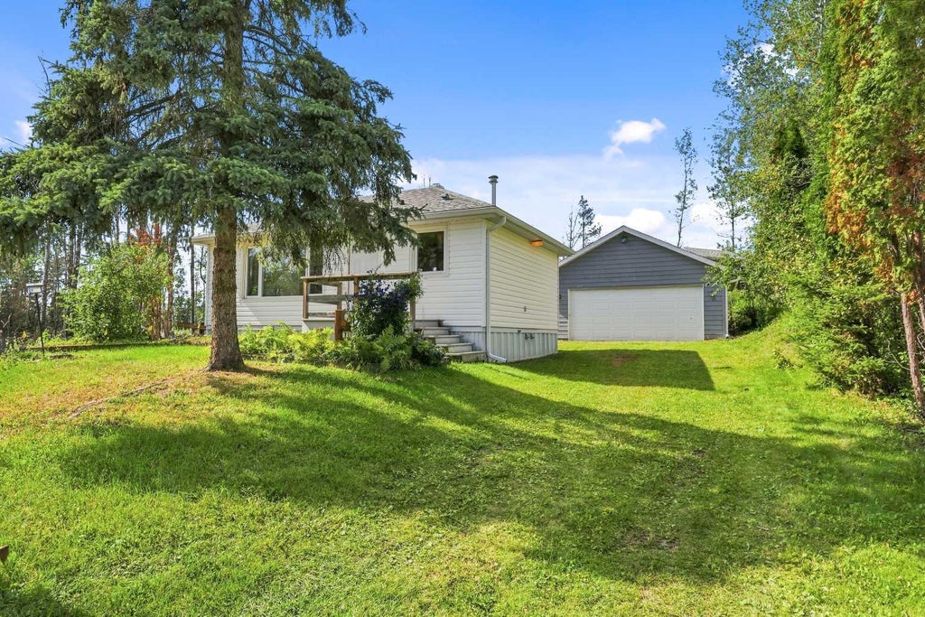 Photo of 164 Crescent Drive, Thunder Lake, AB T7N 1N3 (MLS # A2338068)