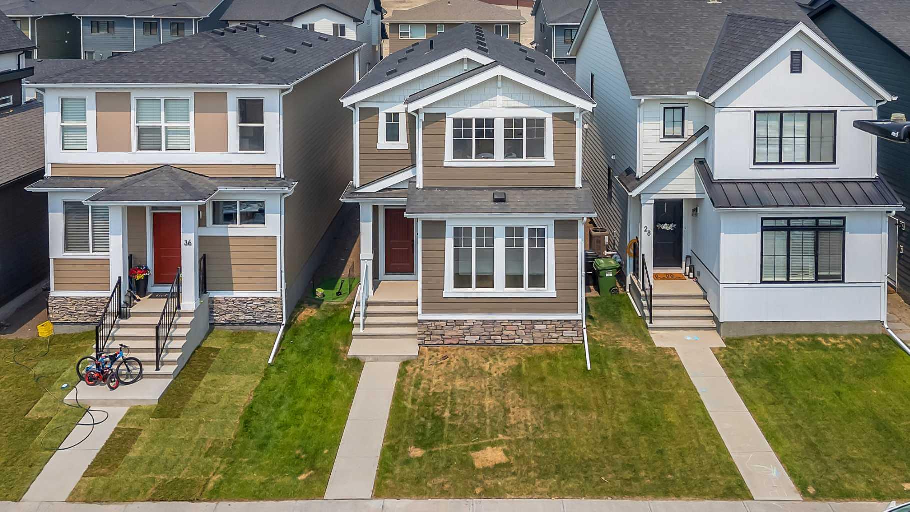 32 Rowmont Common NW