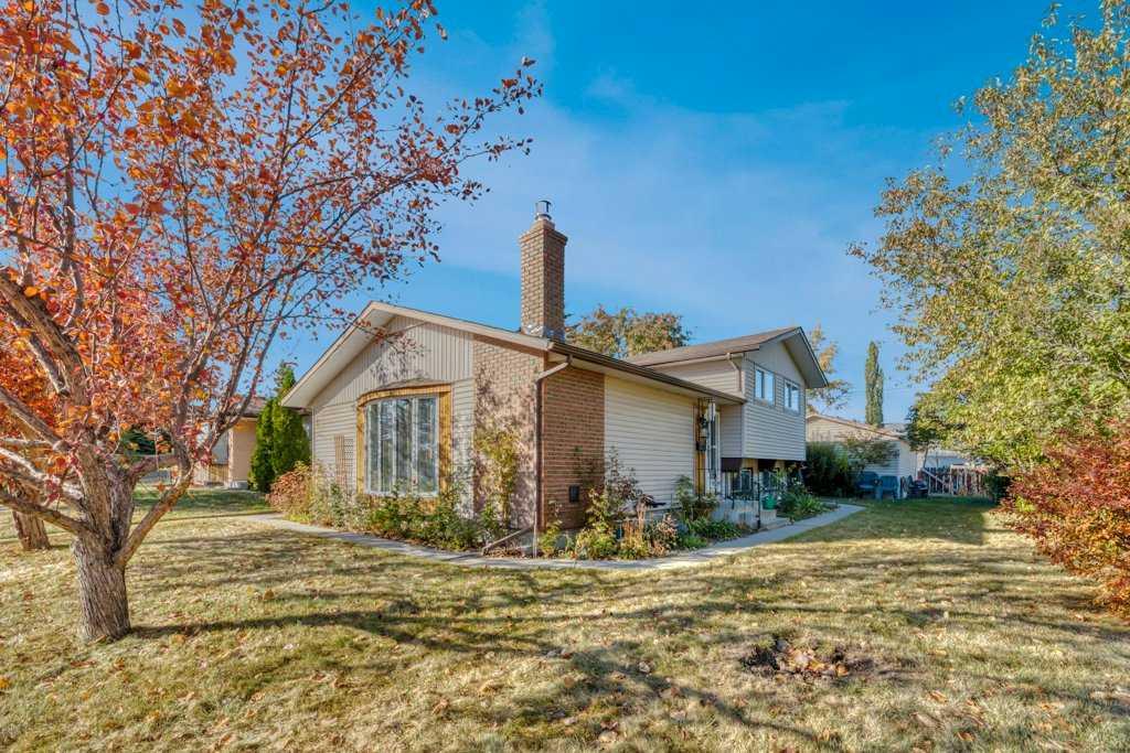 543 Maidstone Drive NE