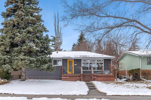Photo of 113 Langton Drive SW, Calgary, AB T3E 5G1 (MLS # A2295562)