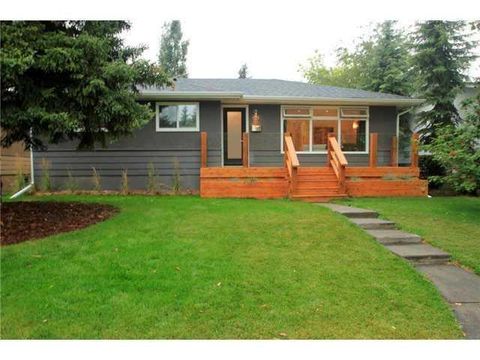 Photo of 113 Langton Drive SW, Calgary, AB T3E 5G1 (MLS # A2295562)