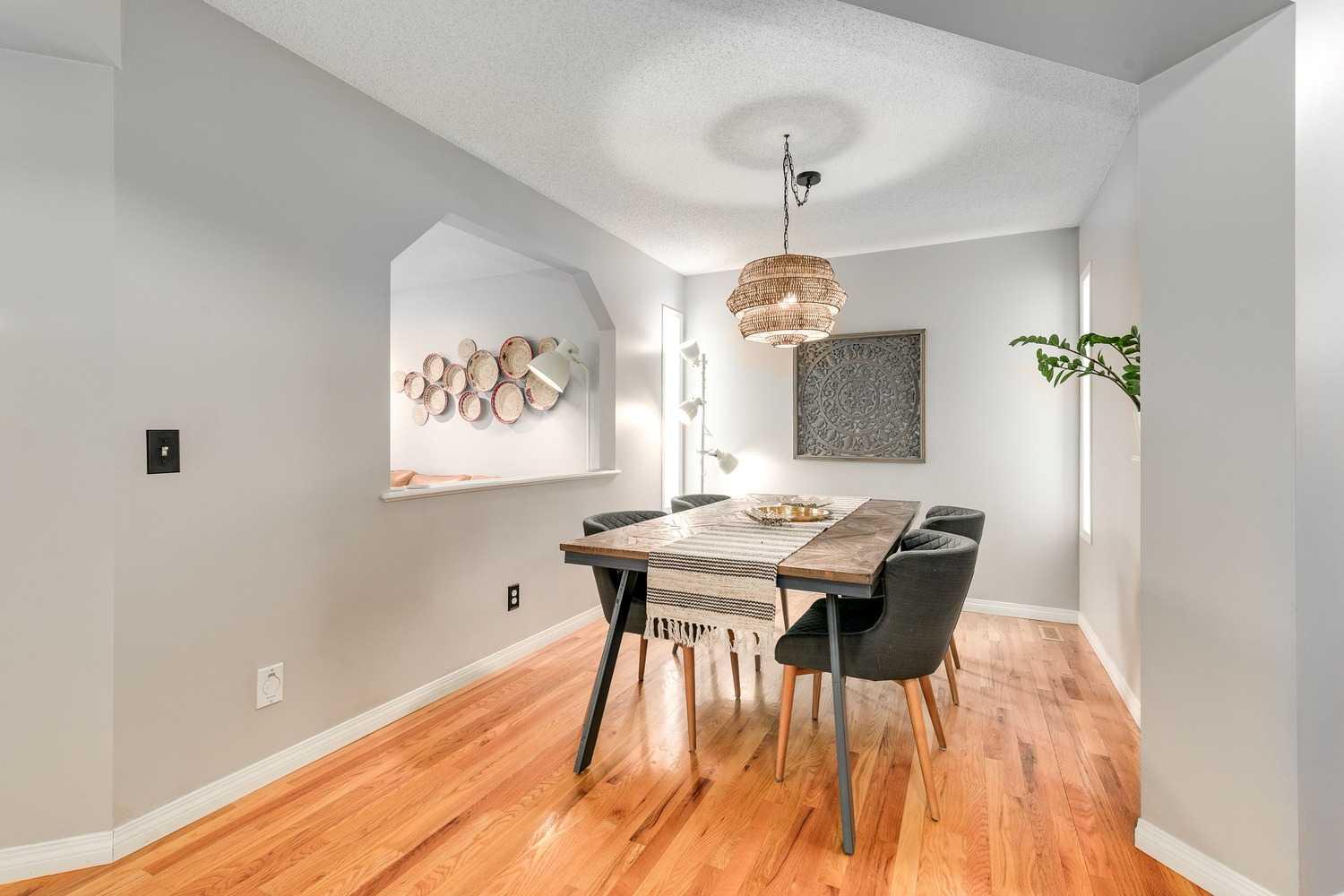 29 Douglas Woods Gardens SE