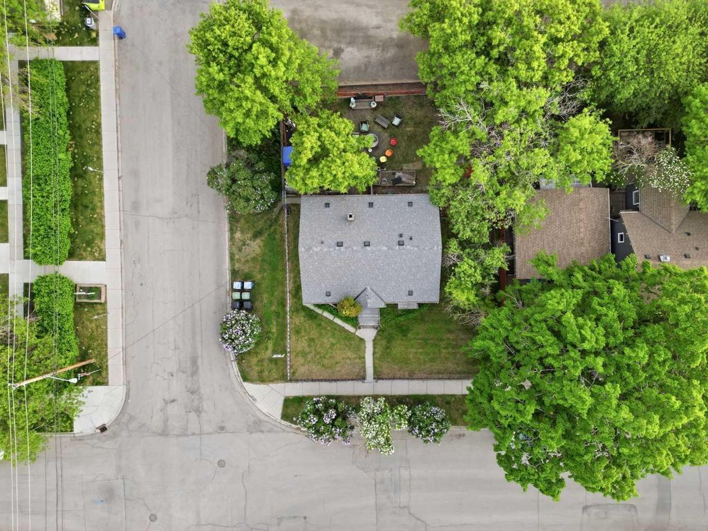 Photo of 1339 11 Avenue SE, Calgary, AB T2G 0Z6 (MLS # A2316205)