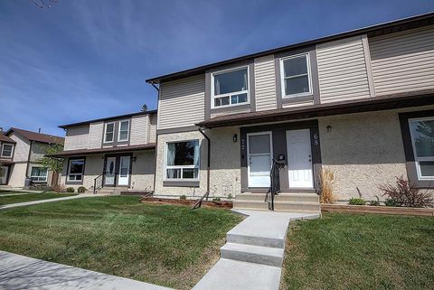 Photo of 72 Deerpoint Road SE, Calgary, AB T2J 6M9 (MLS # A2311045)