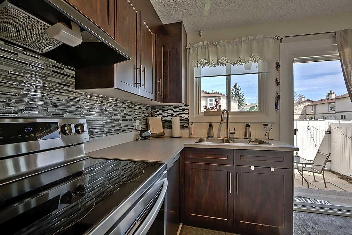 72 Deerpoint Road SE
