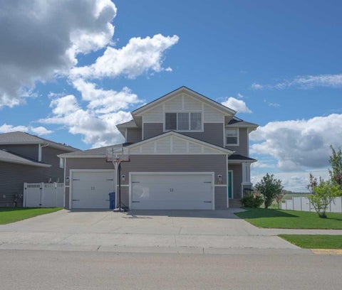 Photo of 611 Robinson Avenue, Penhold, AB T0M 1R0 (MLS # A2344226)
