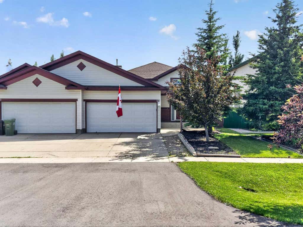 Photo of 13 Canoe Close SW, Airdrie, AB T4B 2N3 (MLS # A2328167)