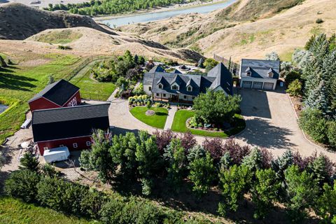 100007 Range Road 220 Diamond City AB T0K 0T0