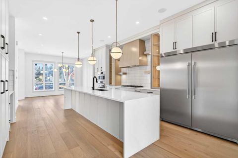 3112 40 Street SW Calgary AB T3E 3J8