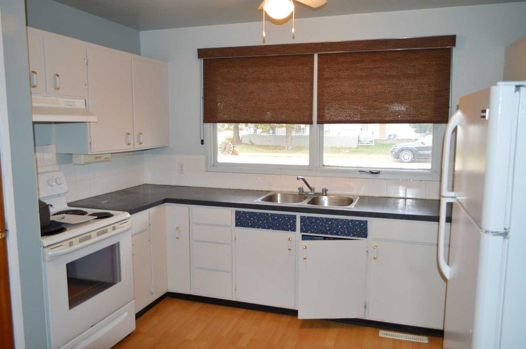 Photo of 4905 56 Street, Killam, AB T0B 2L0 (MLS # A2262493)