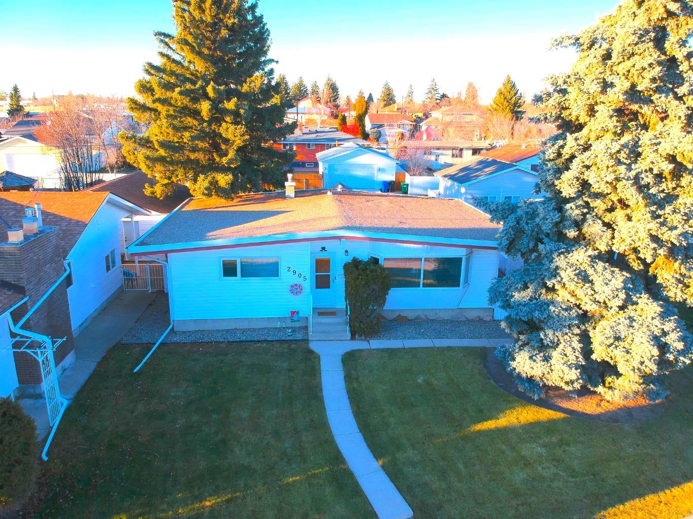 2905 Lakeview Drive S