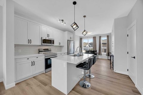 Photo of 32 Silverton Glen Green SW, Calgary, AB T2X 5B8 (MLS # A2304365)