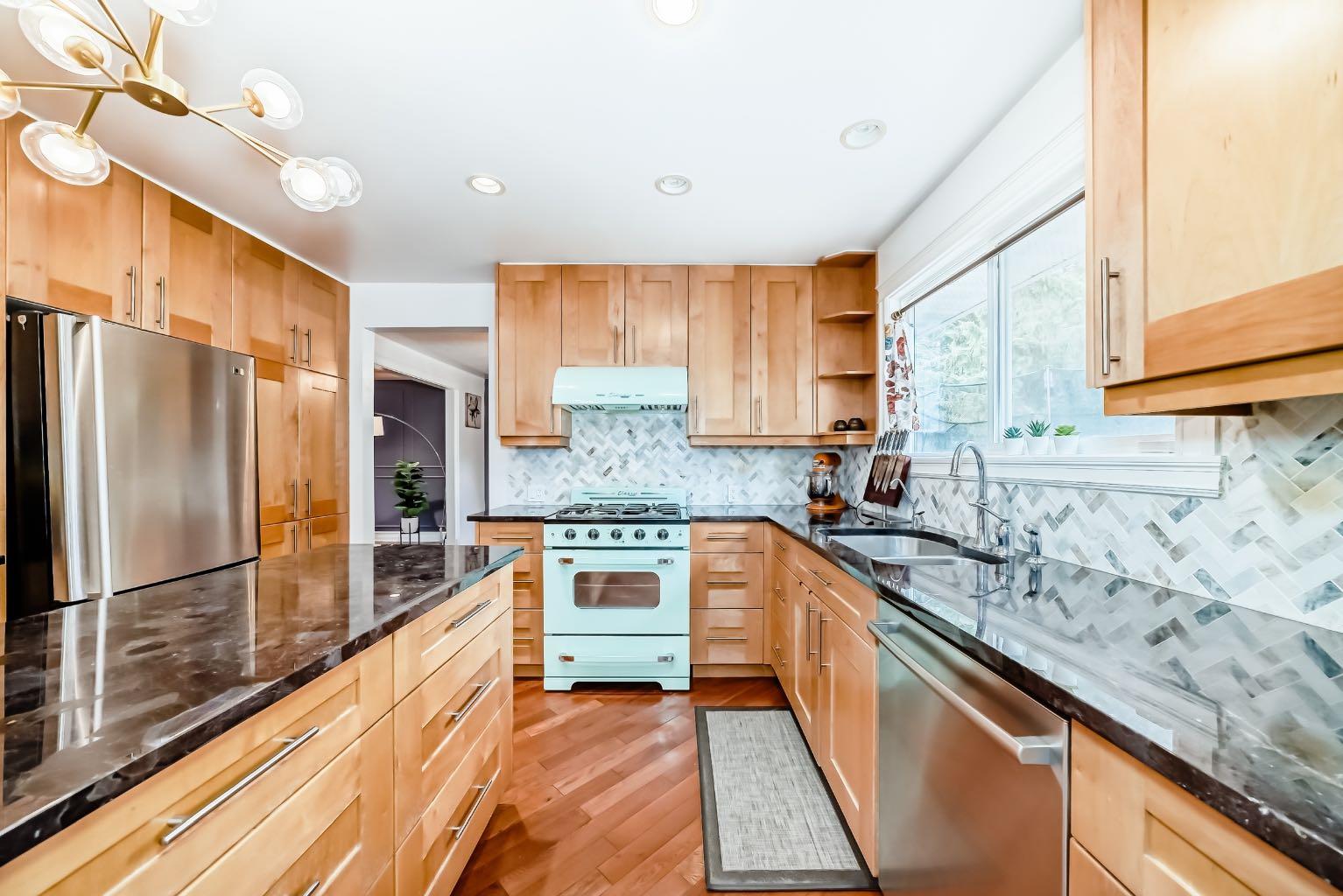 232 Valhalla Crescent NW