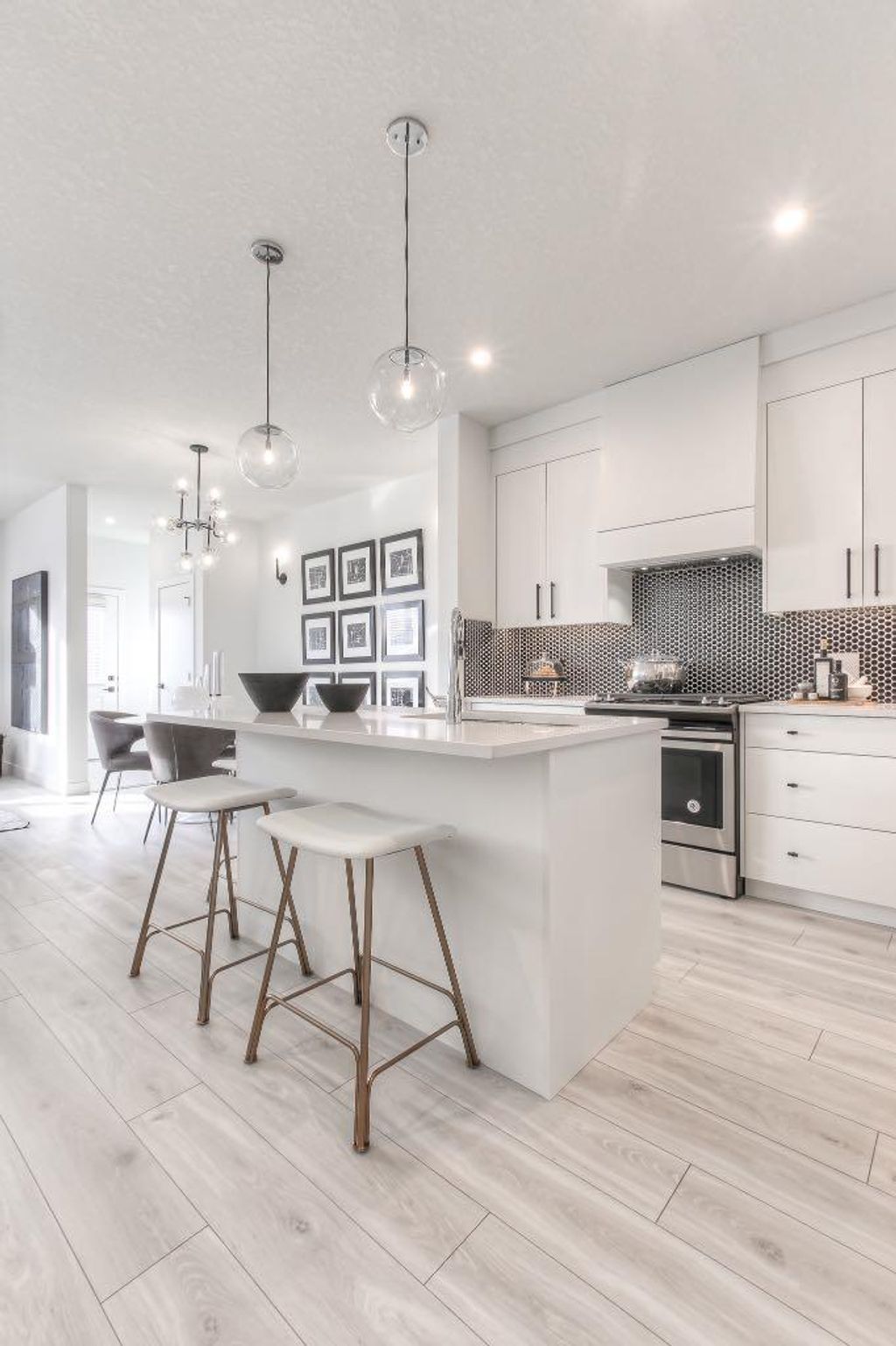 Photo of 22 Bridgeport Circle, Chestermere, AB T1X 3C9 (MLS # A2285912)