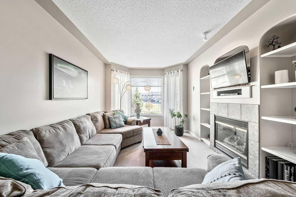 143 Country Hills Gardens NW