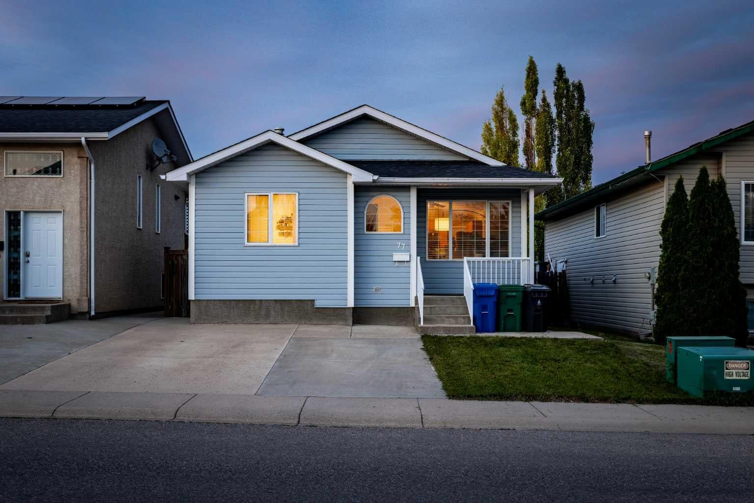 77 Blackfoot Crescent W