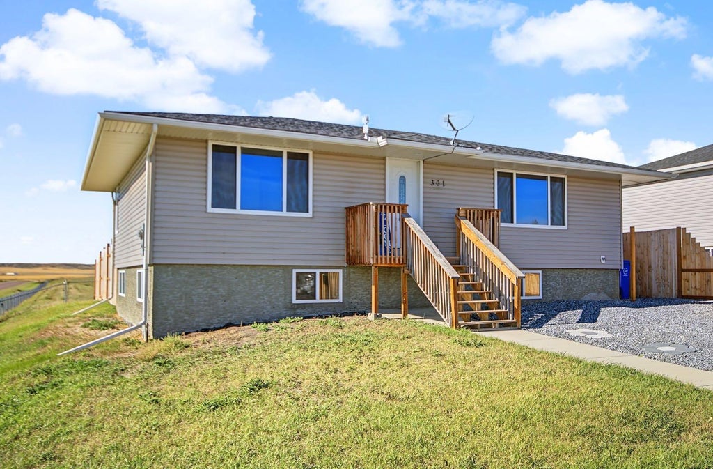 Photo of 301 3 Street W, Standard, AB T0J 3G0 (MLS # A2348350)