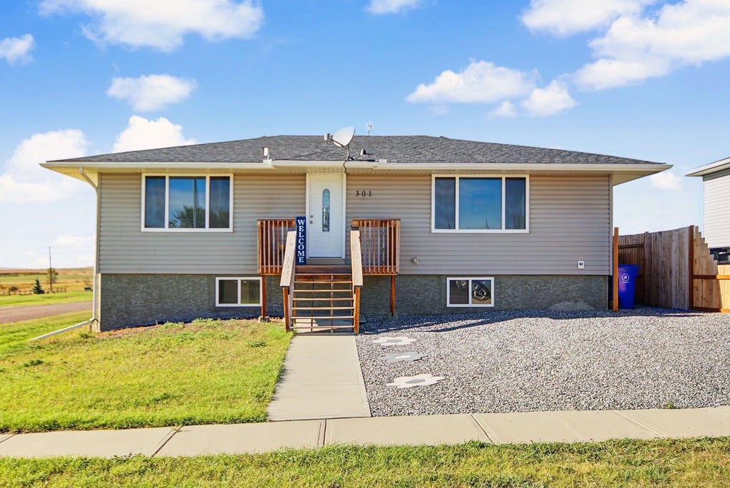 Photo of 301 3 Street W, Standard, AB T0J 3G0 (MLS # A2348350)