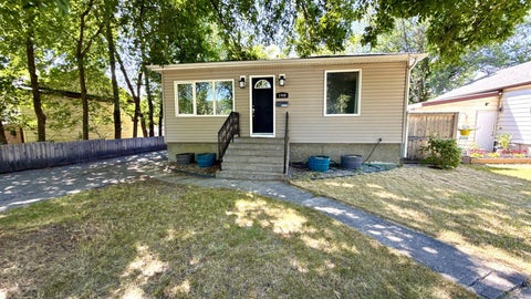 Photo of 1408 12 Avenue S, Lethbridge, AB T1K 0M9 (MLS # A2336036)