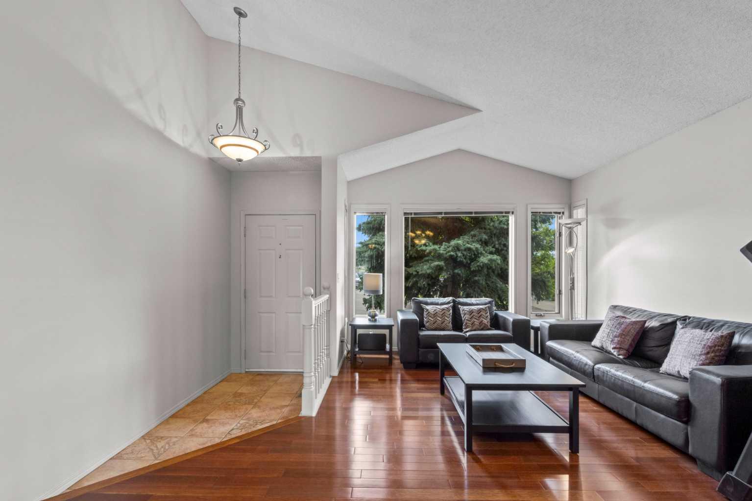 35 Millside Place SW