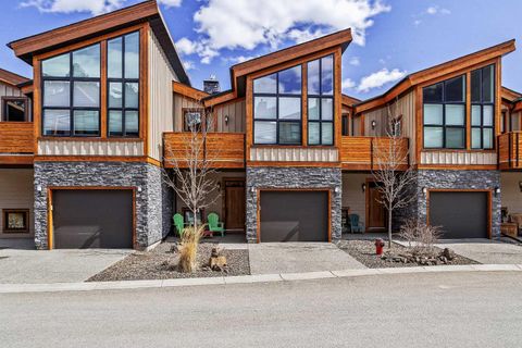 303 Riva Place Canmore AB T1W 3L4