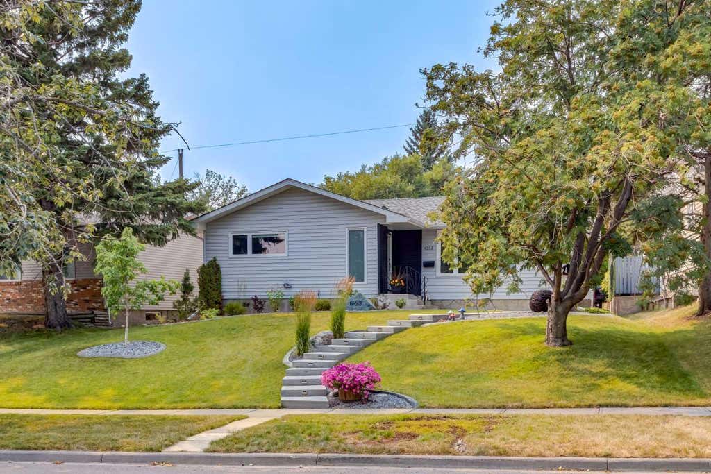 Photo of 6223 Silver Ridge Drive NW, Calgary, AB T3B 3S8 (MLS # A2335727)