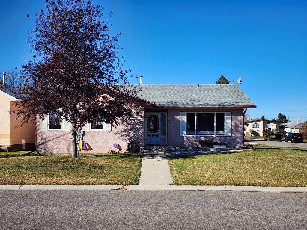 Photo of 5323 3 Street W, Claresholm, AB T0L 0T0 (MLS # A2265028)