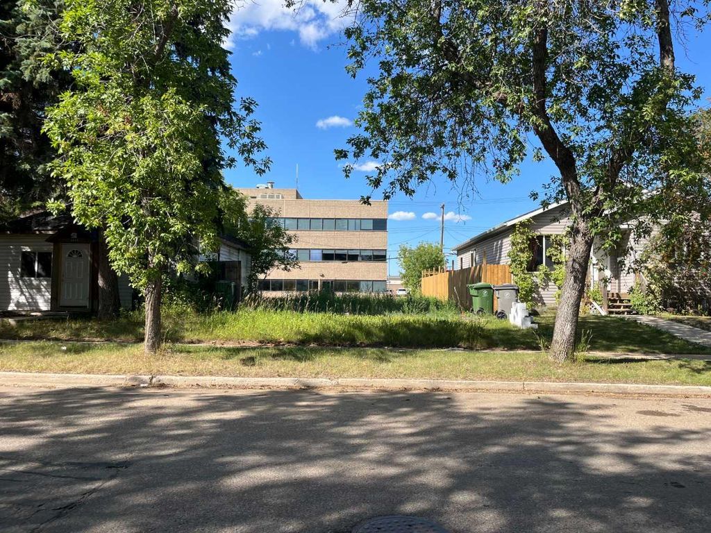 Photo of 4814 49 Street, Lloydminster, SK S9V 0M1 (MLS # A2293226)