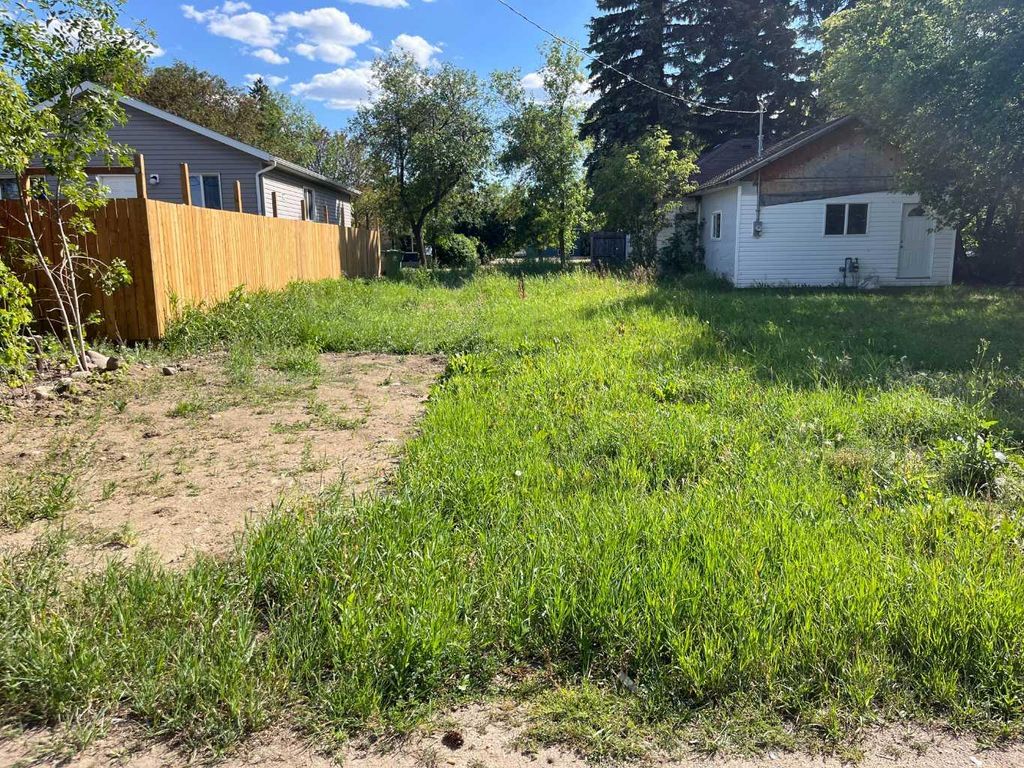 Photo of 4814 49 Street, Lloydminster, SK S9V 0M1 (MLS # A2293226)
