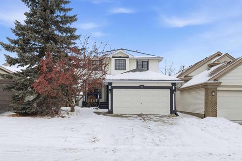 12 Citadel Close NW Calgary AB T3G 4A4