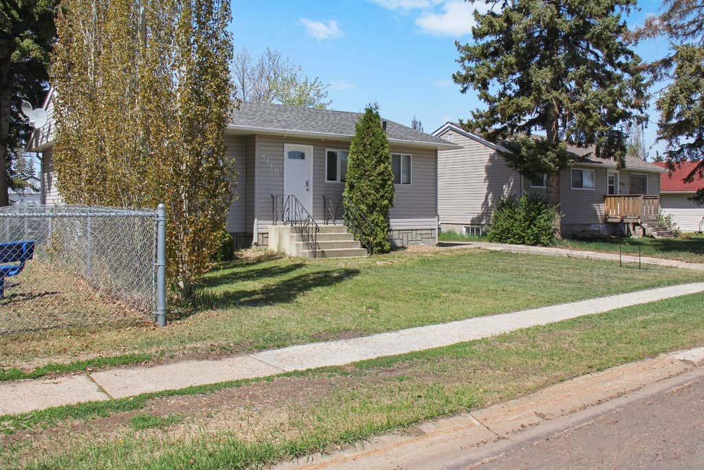 Photo of 5110 51 Street, Daysland, AB T0B 1A0 (MLS # A2338568)